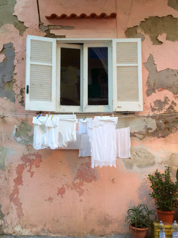 Italian laundry day, Ischia, Italy. Photo by Lisa van de Pol.