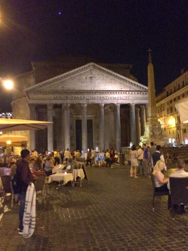 Pantheon, Rome, Italy. Italian Therapy. © Photo by Lisa van de Pol