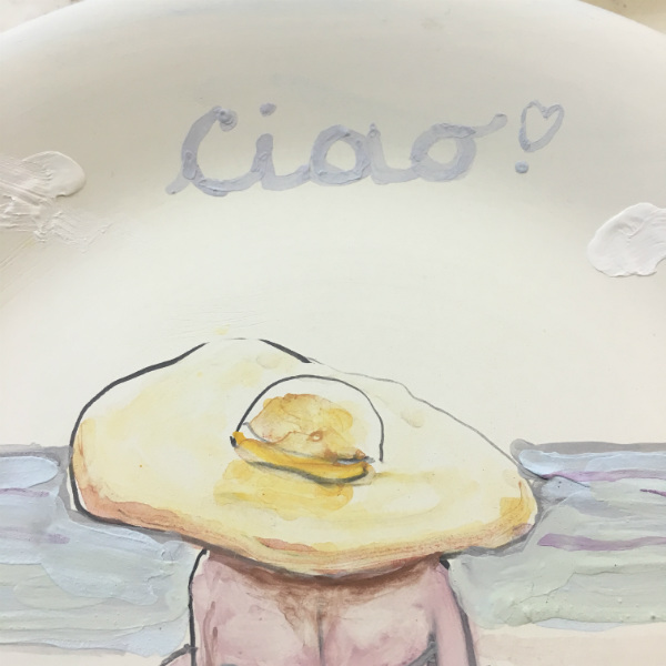 Positano Beach Hat plate, by Italian Summers. Italian Style ceramic plates. Design by Lisa van de Pol. Artwork by Claudio Assandri