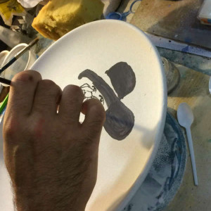 The making of the Italian Summers plate Donna in nero. Exclusive ceramic plates by Italian Summers